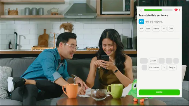 Maudy Ayunda Menggunakan Duolinggo