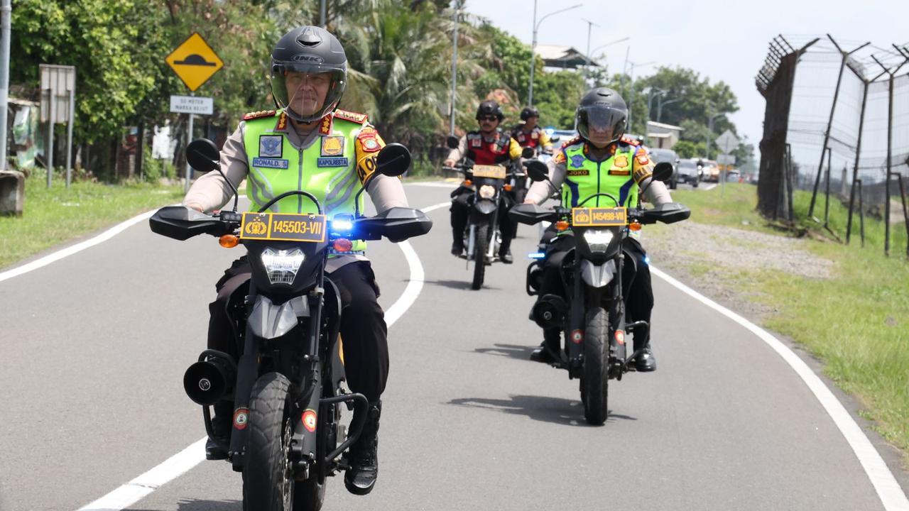 Kapolresta Bandara Soekarno-Hatta (Soetta) Kombes Pol Ronald Sipayung, berpatroli keliling luar dan dalam area bandara, Kamis (3/4/2025) (Istimewa)