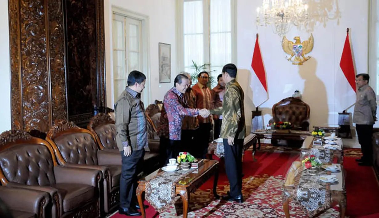 Pertemuan dengan jajaran pimpinan DPR RI di Istana Merdeka merupakan rapat konsultasi yang akan membahas tentang berbagai isu terkini di dalam negeri, Jakarta, Senin (2/2/2015). (Liputan6.com/Faizal Fanani)