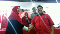 Ninung dan Ketua DPC PDIP Jakpus Pandapotan Sinaga. (Liputan6.com/Muslim AR)