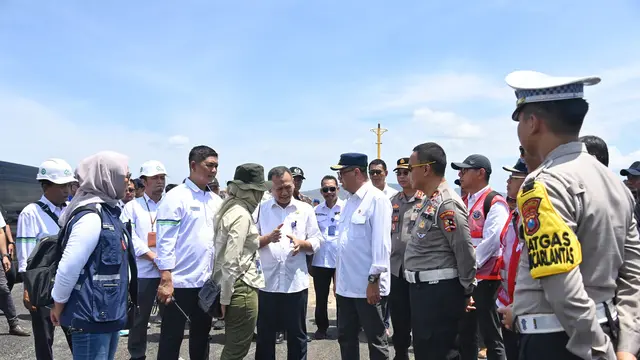 Menteri Perhubungan Budi Karya Sumadi meninjau pelabuhan Ketapang, Banyuwangi dan pelabuhan Gilimanuk, Bali