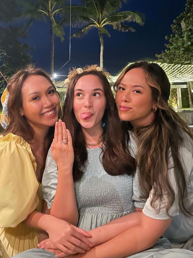 8 Momen Chelsea Islan Terima Lamaran Rob Clinton Kardinal di Bali, Romantis Banget