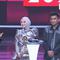 Rizky Billar dan Lesti Kejora, bersama aranjer lagu "Dilema" Yusuf Tojiri saat menerima penghargaan kategori "Lagu Dangdut Terpopuler" di ajang Indonesian Dangdut Awards (IDA) 2025 yang digelar di Studio EMTEK City, Jakarta, Kamis (4/12). (dok. Indosiar)