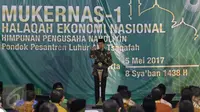 Presiden Joko Widodo (Jokowi) memberikan pidato saat menghadiri Pembukaan Musyawarah Kerja Nasional (Mukernas) I Himpunan Pengusaha Nahdliyin (HPN) di Pondok Pesantren Luhur Al Tsaqafah Cepedak Jagakarsa, Jakarta, Jumat (5/5). (Liputan6.com/Angga Yuniar)