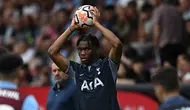 Pemain Tottenham Hotspur, Destiny Udogie. (PAUL ELLIS / AFP)