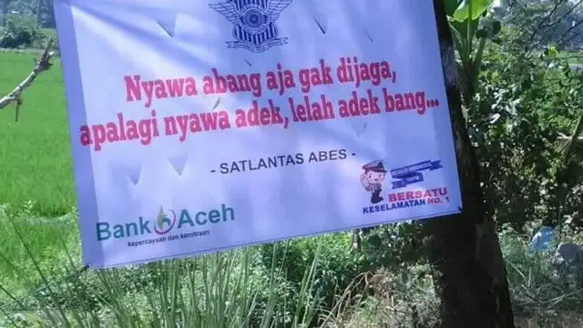 Cara Polisi Ingatkan Warga Agar Tertib Lalu Lintas Ini Kocak