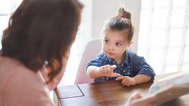 Minta anak memberi masukkan mengenai suatu peristiwa
