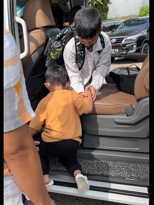 [Instagram/tya_ariestya]