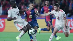 Raphinha tampil fantastis dengan memborong tiga gol kemenangan Barca. (AFP/Lluis Gene)