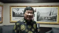 Bupati Garut Rudy Gunawan, setelah memberikan penjelasan terjadinya outbreak atau lonjakan luar biasa penderita Covid-19 di Garut, Jawa Barat. (Liputan6.com/Jayadi Supriadin)
