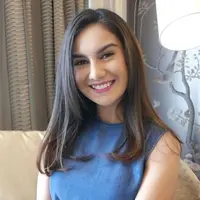 Irish Bella, penampilannya tak pernah bosan untuk dilihat. Parasnya yang cantik seperti Barbie juga selalu berhasil menarik perhatian publik. Apalagi Irish Bella pandai memadu padankan busananya. (Instagram/_irishbella_)