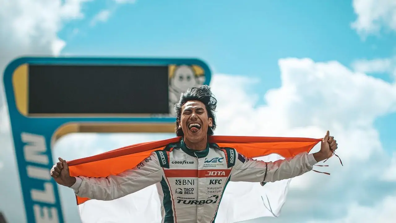 6 Potret Sean Galael di Sirkuit, Pembalap Formula 2 Kebanggaan Indonesia