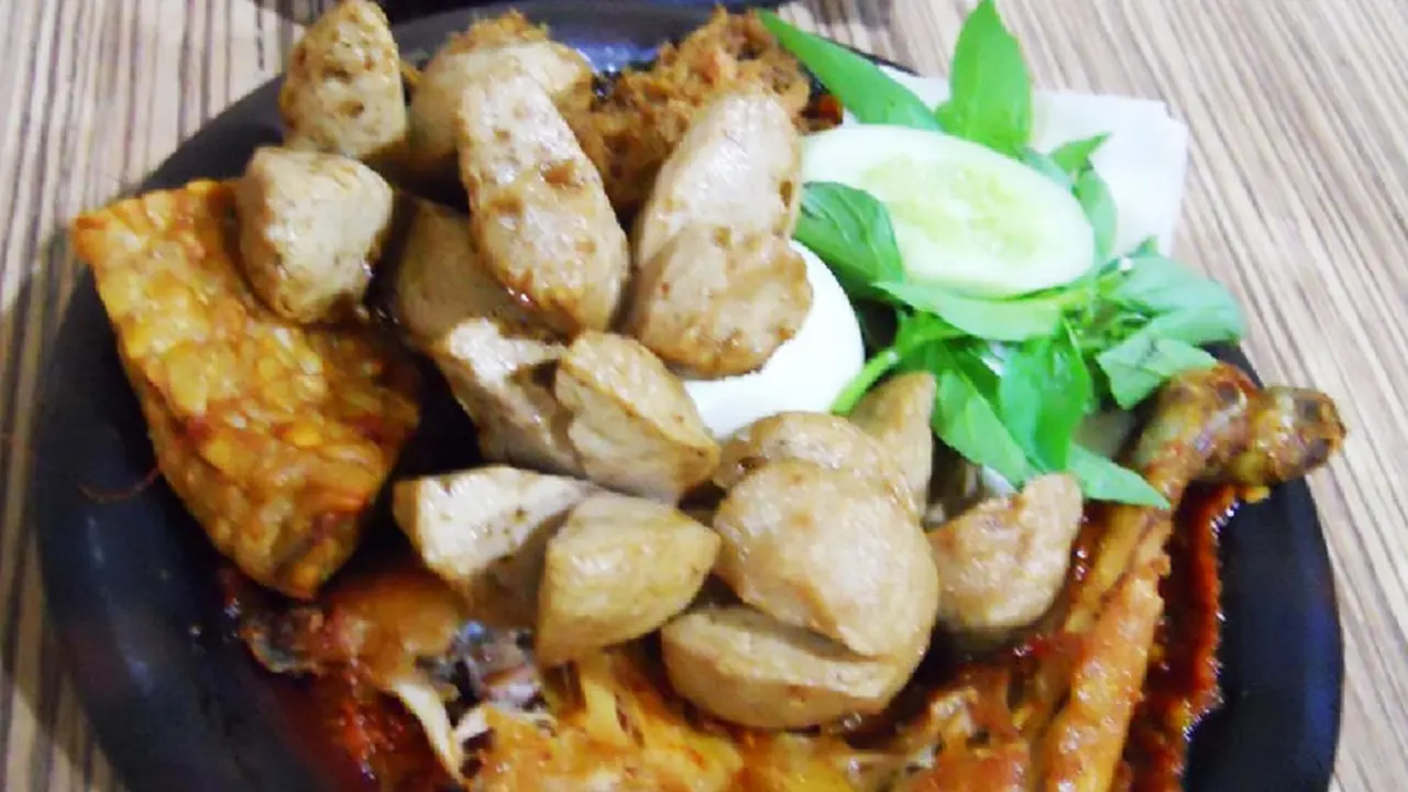 Unik, Serba Penyet di Warung Makan Bu Kris
