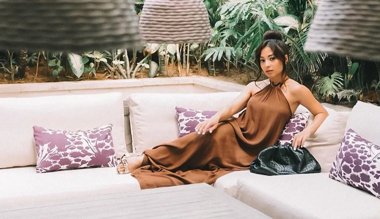 Sebagai gadis muda nan sukses, Nikita Willy selalu memperhatikan penampilannya. Terutama saat berlibur baik di dalam negeri maupun luar negeri. Ia tak pernah gagal memilih busana atau riasan wajah yang tepat. Tak heran ia selalu tampil modis di setiap acara. (Liputan6.com/IG/@nikitawillyofficial94)