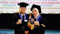 Potret Hengky Kurniawan dan Sonya Fatmala Wisuda Bareng. (Sumber: Instagram/hengkykurniawan)