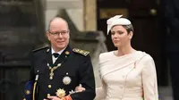 Pangeran Albert II dan Putri Charlene dari Monako menghadiri acara penobatan Raja Charles III dan Ratu Camilla di London, Inggris pada 6 Mei 2023. (Twitter/@WadaniLulua)