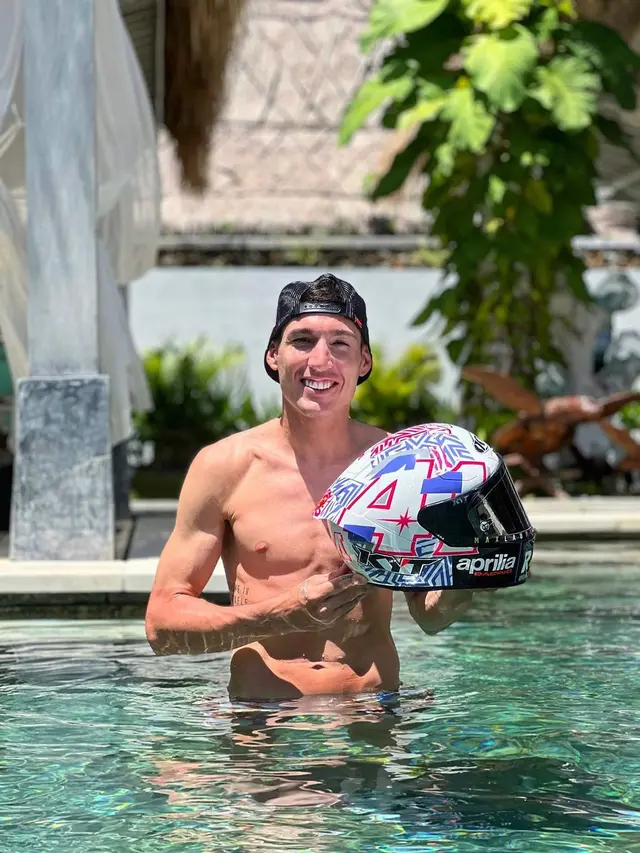 Potret Pembalap MotoGP yang Mulai Nyaman dengan Indonesia, Dari Minum Kopi Lokal Sampai Jualan Kain Tenun