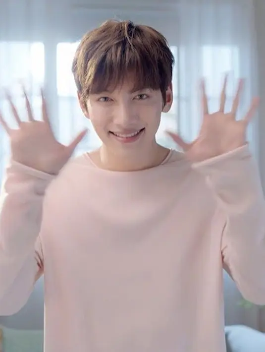 “Aku berharap kamu menjalani wajib militer ini dengan baik dan bisa kembali dalam keadaan selamat,” tutur Choi Tae Joon dalam konferensi pers drama Suspicious Partner. (Instagram/jichangwook)