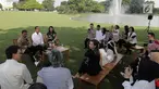 Presiden Joko Widodo saat melakukan audensi dengan para konten kreator XYZ 2018 di Istana Bogor, Minggu (22/4). Dalam kesempatan tersebut Jokowi mengungkapkan keinginannya memiliki follower yang banyak di YouTube. (Liputan6.com/Angga Yuniar)