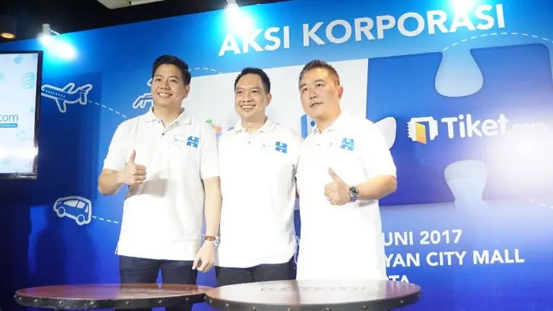 Kanan-kiri: CEO Blibli.com Kusumo Martanto, CEO Tiket.com George Hendrata, dan Co-founder sekaligus CCO Tiket.com Gaery Undarsa. Dok: Blibli 