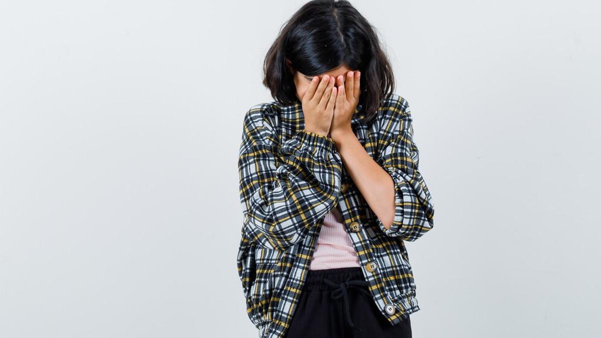 Tips Mengelola Rasa Berduka di Tengah Musim Perayaan, Menurut Ahli