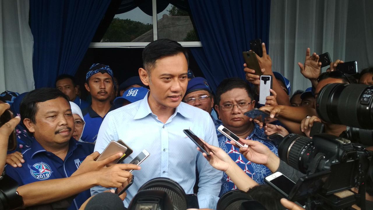 AHY Mohon DoaKesembuhan Ibu Ani Saat Kampanye Nasional di Cirebon