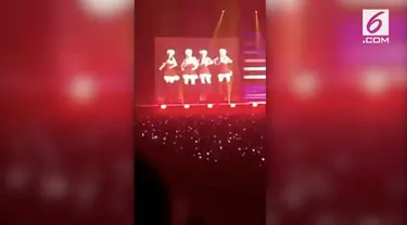 Saat konser di Jepang, Blackpink sukses menghipnotis penonton dengan bertransformasi menjadi Santa yang seksi.