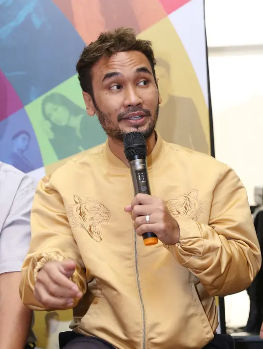 Sebagai sahabat, JFlow pun turut memberikan semangat agar Denada mampu menghadapi cobaan ini. Bahkan, ia akan mendukung jika para sahabatnya menggelar galang dana untuk pengobatan Shakira. (Nurwahyunan/Bintang.com)