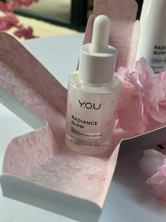 Serum pencerah Y.O.U Radiance Glow Illuminating Serum bertema sakura