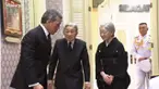Kaisar Akihito dan Permaisuri Michiko mengadakan kunjungan pribadi secara singkat.