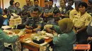 Citizen6, Surabaya: Kegiatan donor darah yang diselenggarakan atas kerja sama Pusat Pendidikan Kesehatan, Kobangdikal sebagai panitia dengan Palang Merah Indonesia (PMI) Cabang Gresik. (Pengirim: Penkobangdikal)
