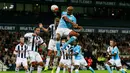 Bek Manchester City Vincent Company saat menyundul bola untuk menutup gol kemenangan City di The Hawthorns Stadium, markas West Bromwich Albion, Inggris,  Senin (10/8/2015). Manchester City menang telak dengan skor 3-0. (Reuters/Jason Cairnduff)