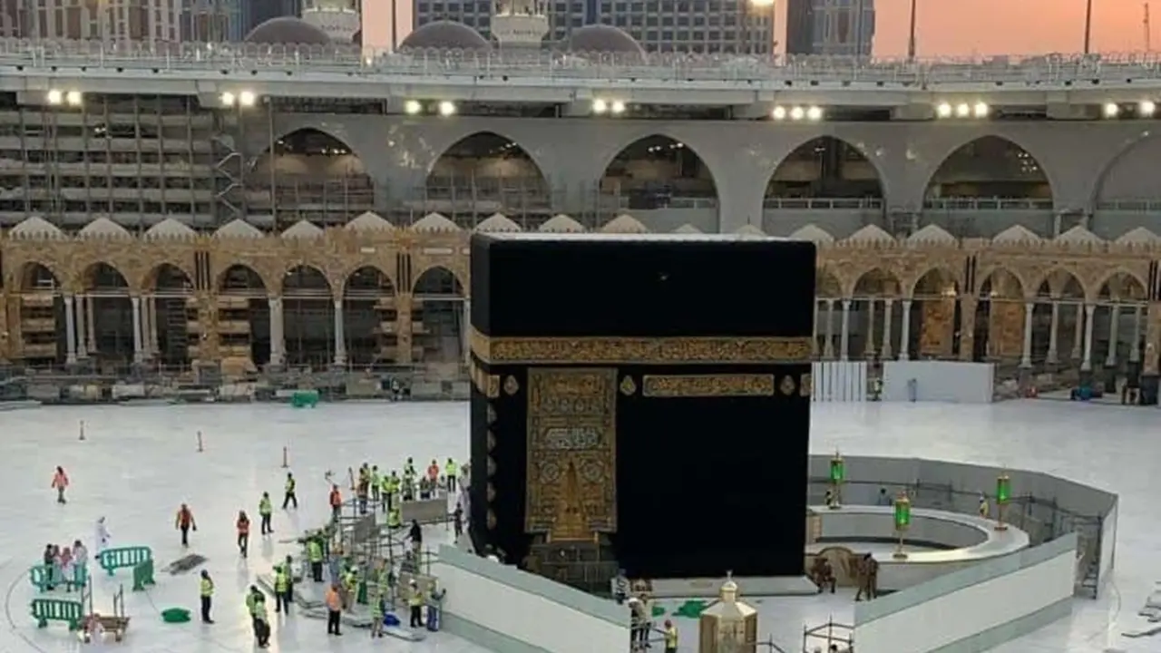 Ditutup Sementara Akibat Virus Corona, Ini 6 Potret Ka'bah Tampak Sepi