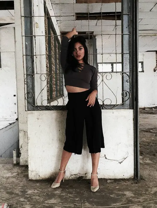 Tak hanya kulit eksotis, Marion Jola juga punya tatapan mata yang sanggup membuat kaum adam klepek-klepek. (Foto: instagram.com/lalamarionmj)