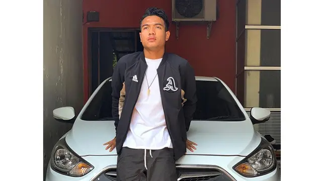 6 Gaya Wonderkid Persebaya Brylian Aldama di Luar Lapangan, Layaknya Model