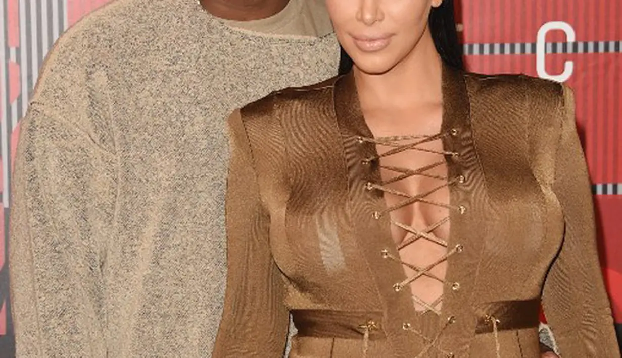 Melansir Aceshowbiz, seorang sumber mengatakan Kanye tidak ingin hal-hal berbahaya terjadi di jalinan cinta rumah tangganya. (AFP/Bintang.com)