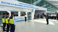 Upacara penutupan Posko Angkutan Udara Lebaran 2022 di Bandara SAMS Sepinggan Balikpapan. (Liputan6.com/Apriyanto)