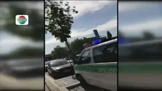  Pelaku merebut pistol dari korban dan langsung melepaskan tembakan yang melukai polisi dan dua orang pejalan kaki.