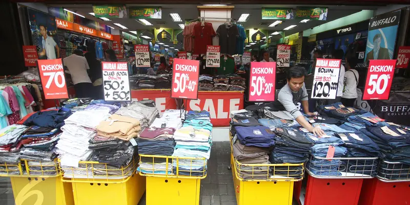 20166021-Banjir Diskon Lebaran di Pasar Baru-Jakarta