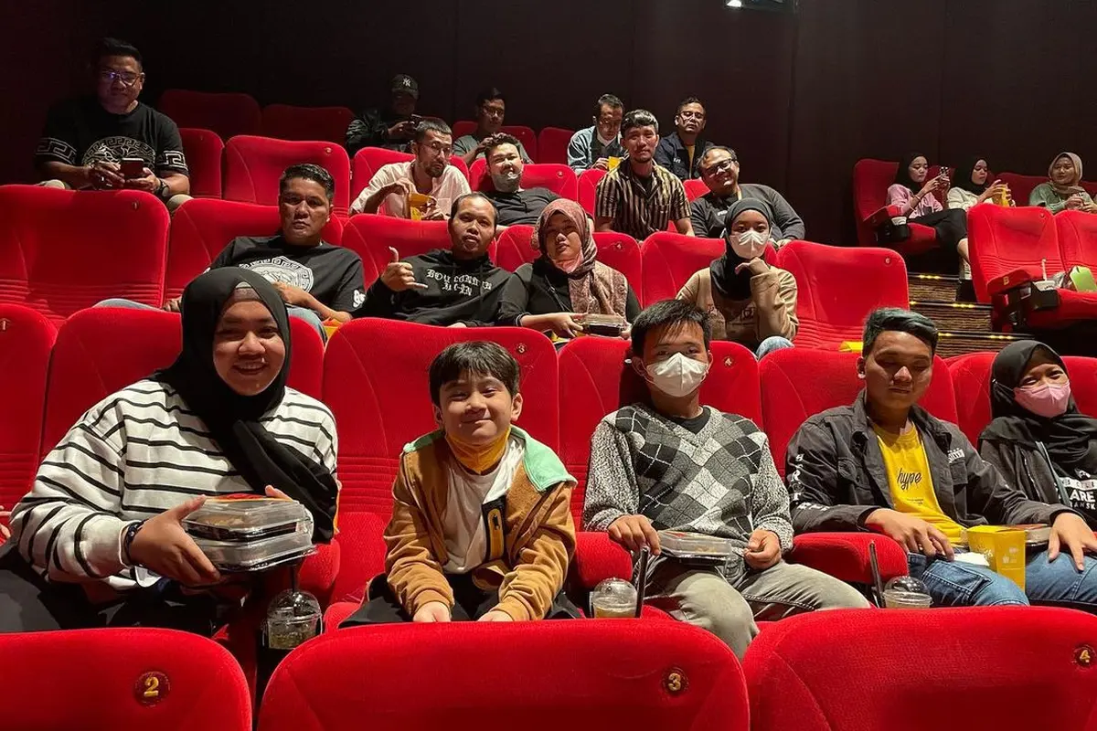 [Fimela] Rafathar nonton film
