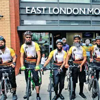Rombongan haji asal London yang pergi ke Mekkah dengan bersepeda. (Sumber Foto: Hajj Ride)