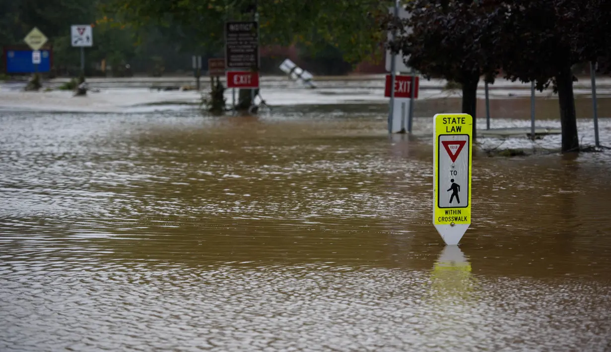 Sebuah taman umum Watauga County tergenang air pada tanggal 27 September 2024 di Boone, Carolina Utara. (Melissa Sue Gerrits/Getty Images North America/Getty Images via AFP)