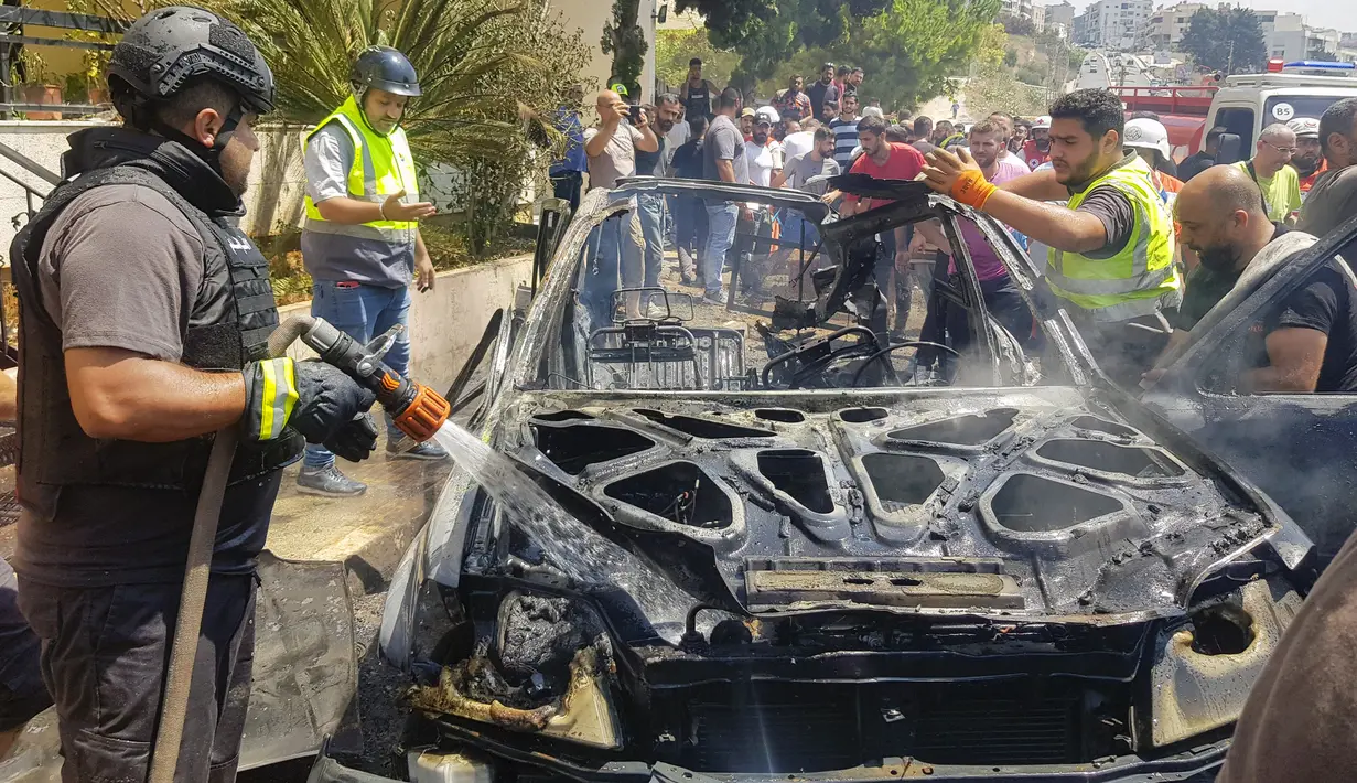 Israel dan Hizbullah kembali saling melancarkan serangan pada Senin. (AP Photo/Mohammed Zaatari)
