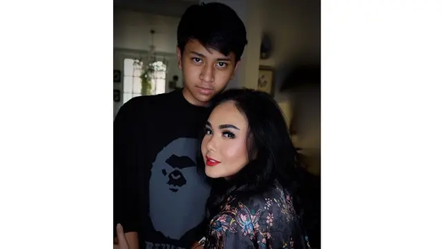 7 Potret Cavin Obrient, Putra Yuni Shara yang Disebut Netizen Mirip Raffi Ahmad
