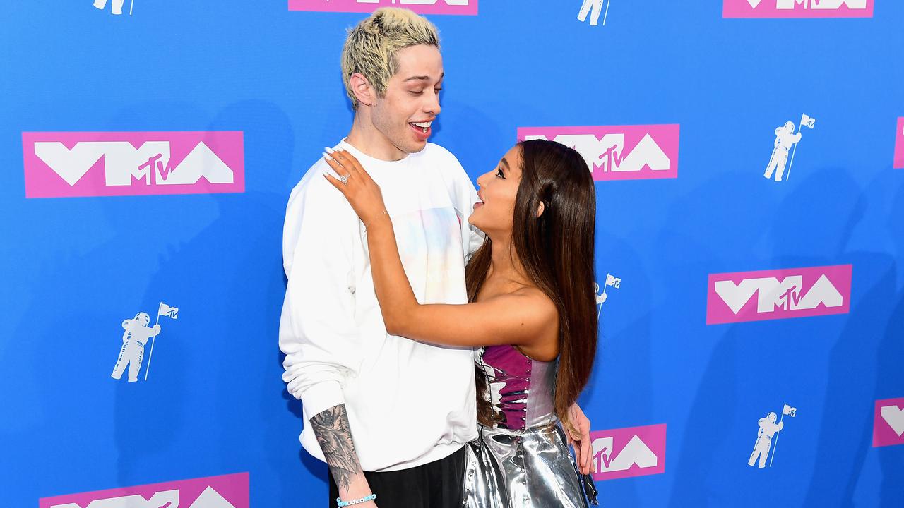 [Bintang] Ariana Grande - Pete Davidson