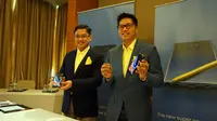 IT dan Mobile Product Marketing Head Samsung Electronics Indonesia Denny Galant dan IM Marketing Director Samsung Electronics Indonesia Jo Semidang memegang Galaxy Note 9 saat baru dirilis di Jakarta, Kamis (23/8/2018). Liputan6.com/ Agustin Setyo Wardani