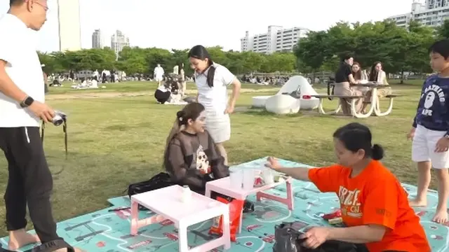 Idul Adha di Korea Selatan, Ini 7 Potret Anang Ashanty Piknik di Sungai Han