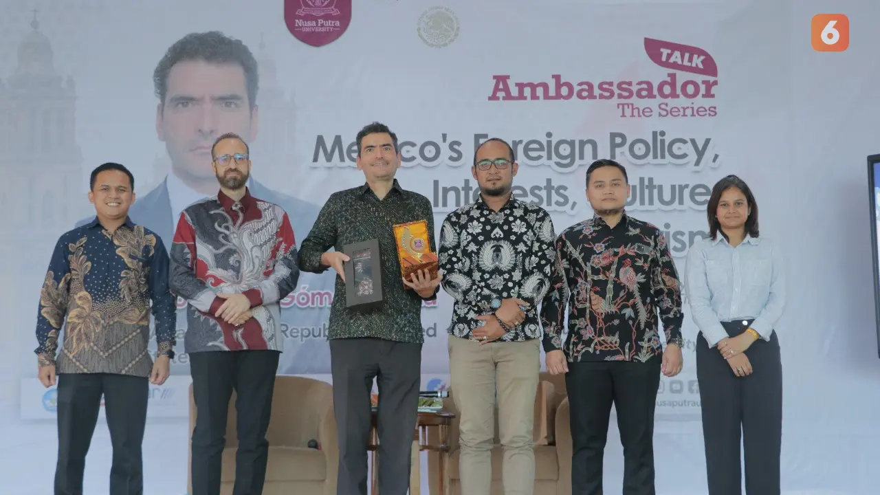 Nusa Putra University menyelenggarakan program 'Ambassador Talk' yang menghadirkan Kuasa Usaha Ad Interim Meksiko di Indonesia, H.E. Alonso Martín Gómez Favila, sebagai narasumber utama, Jumat (21/2/2025). (Liputan6.com/Istimewa).