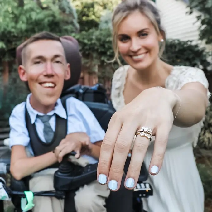 Nikahi Pria Penyandang Disabilitas, YouTuber Cantik Buktikan Cinta Sejati Memang Ada