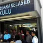 Aparat kepolisian bersiaga di Rutan Malabero, Kota Bengkulu, usai bentrok antar tahanan pada Jumat (7/7/2017) pagi. (Liputan6.com/Yuliardi Hardjo Putro)